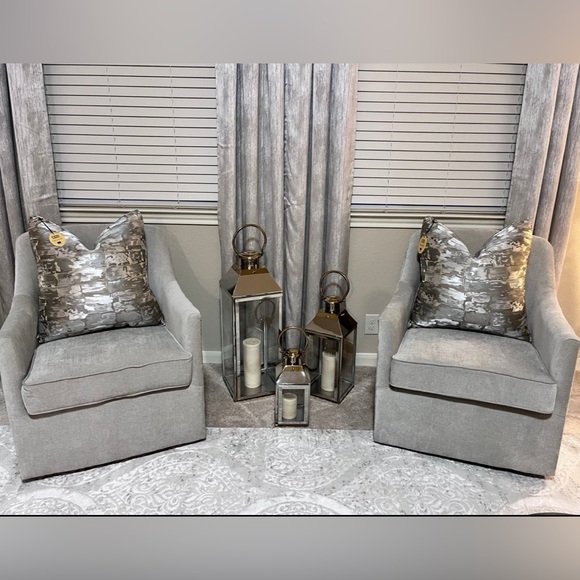 1-NWT CALLISTO HOME DECORATIVE PILLOW ( Please read description for details) - Picture 4 of 13